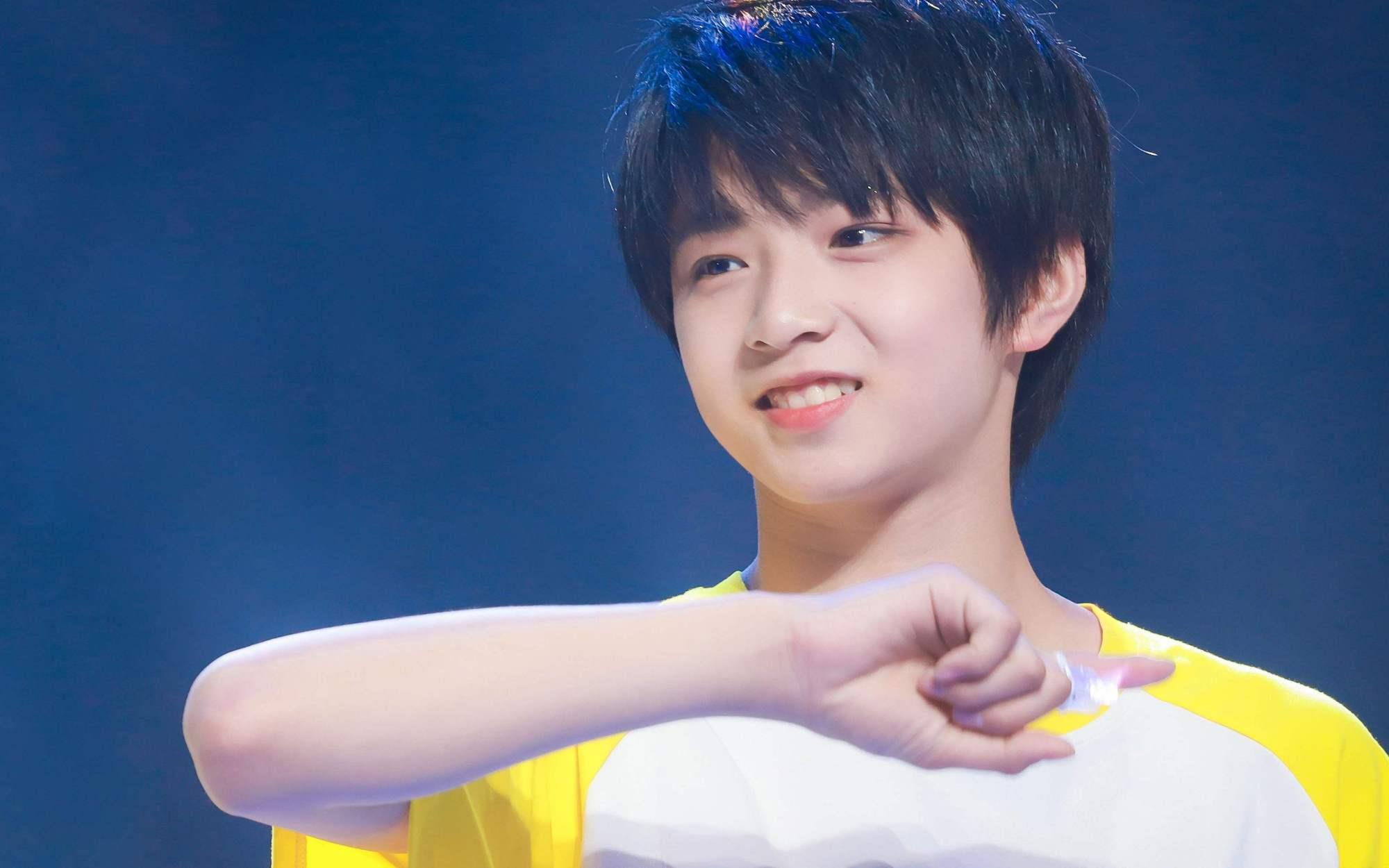 旅途遭遇私生跟车少年团被迫取消旅行计划直言在家都细声细语