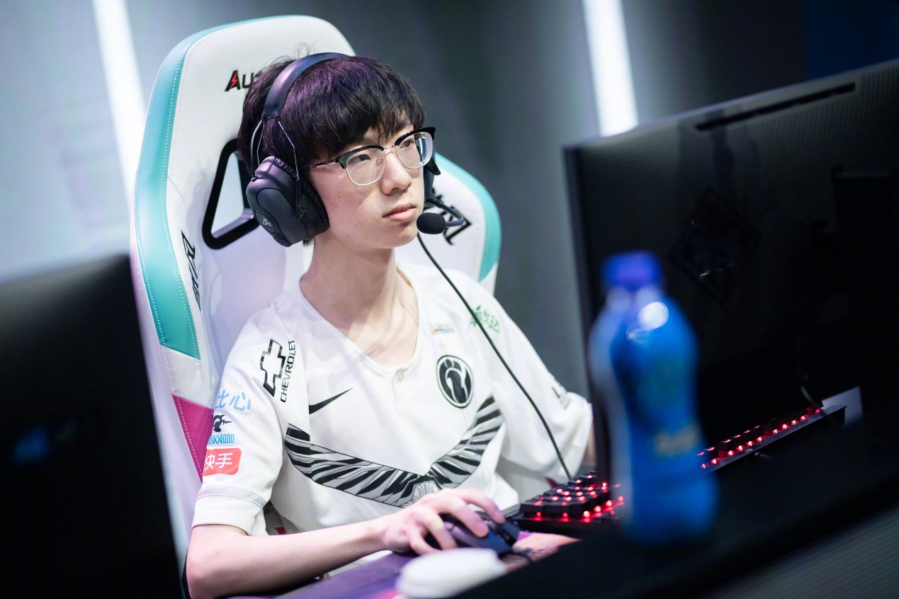 ig宝蓝生日buff对阵lng坐稳首发rng能否战胜sn逐梦季后赛