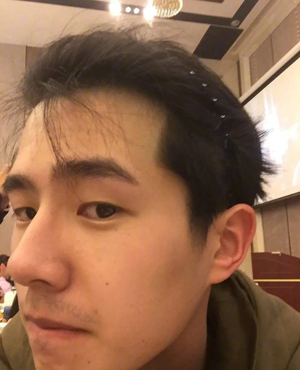 是非常喜欢在社交平台上po素颜自拍的一个男明星