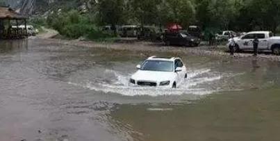 雨季來臨，請領取積水路段行車指南