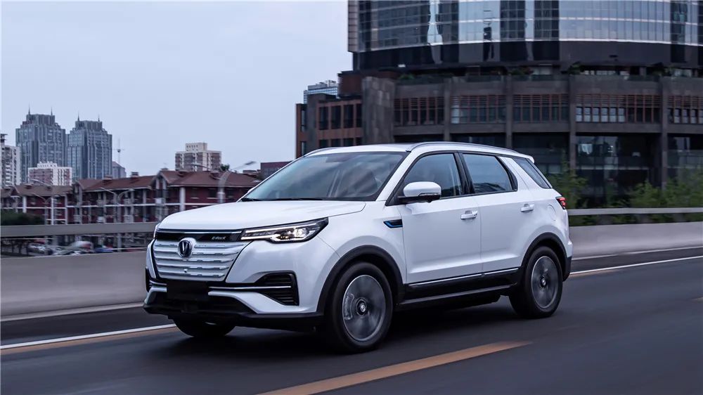 续航来到600km领域,长安cs55 纯电版上市售15.99万元起