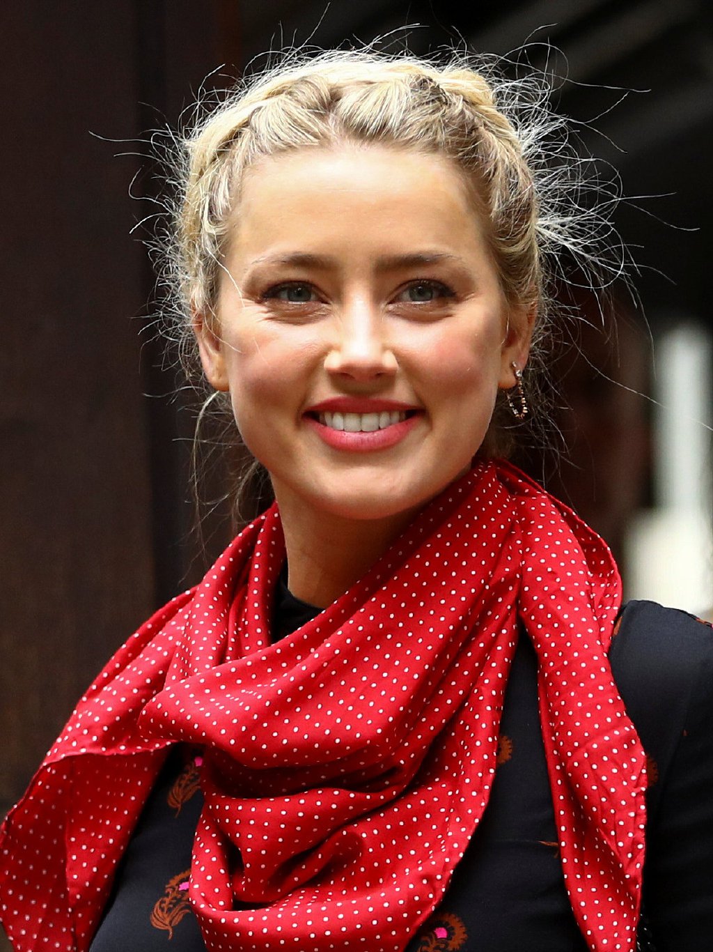 57岁约翰尼德普和前妻艾梅伯希尔德亮相庭审双方表情很轻松