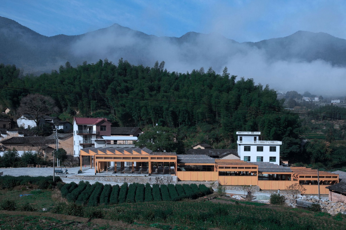 蔡宅村位於松陽縣大東壩鎮,四面環山,石倉溪穿村而過.