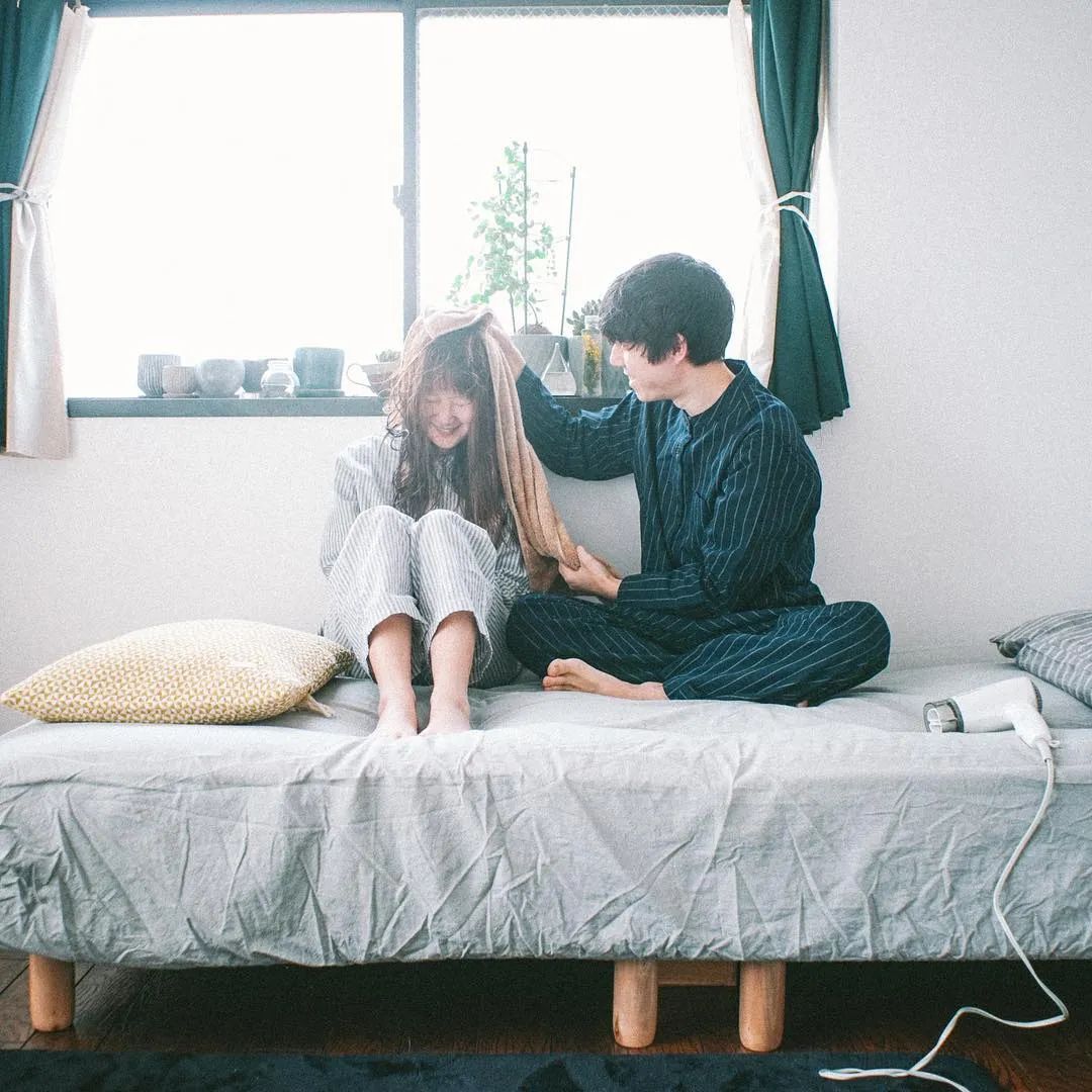 日本情侣摄影师拍下两代人的日常70w网友羡慕到哭这种恩爱秀的却很