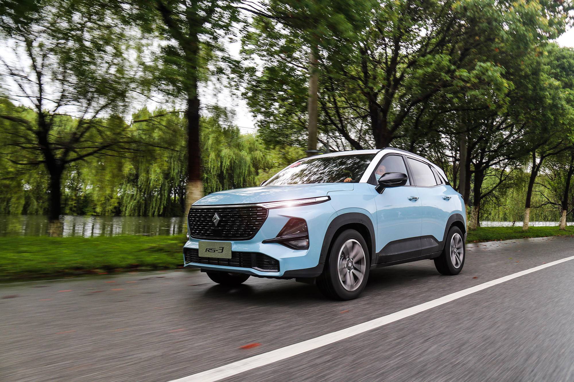 不愁回头率的换"芯"人,试驾新宝骏rs-3 1.5t