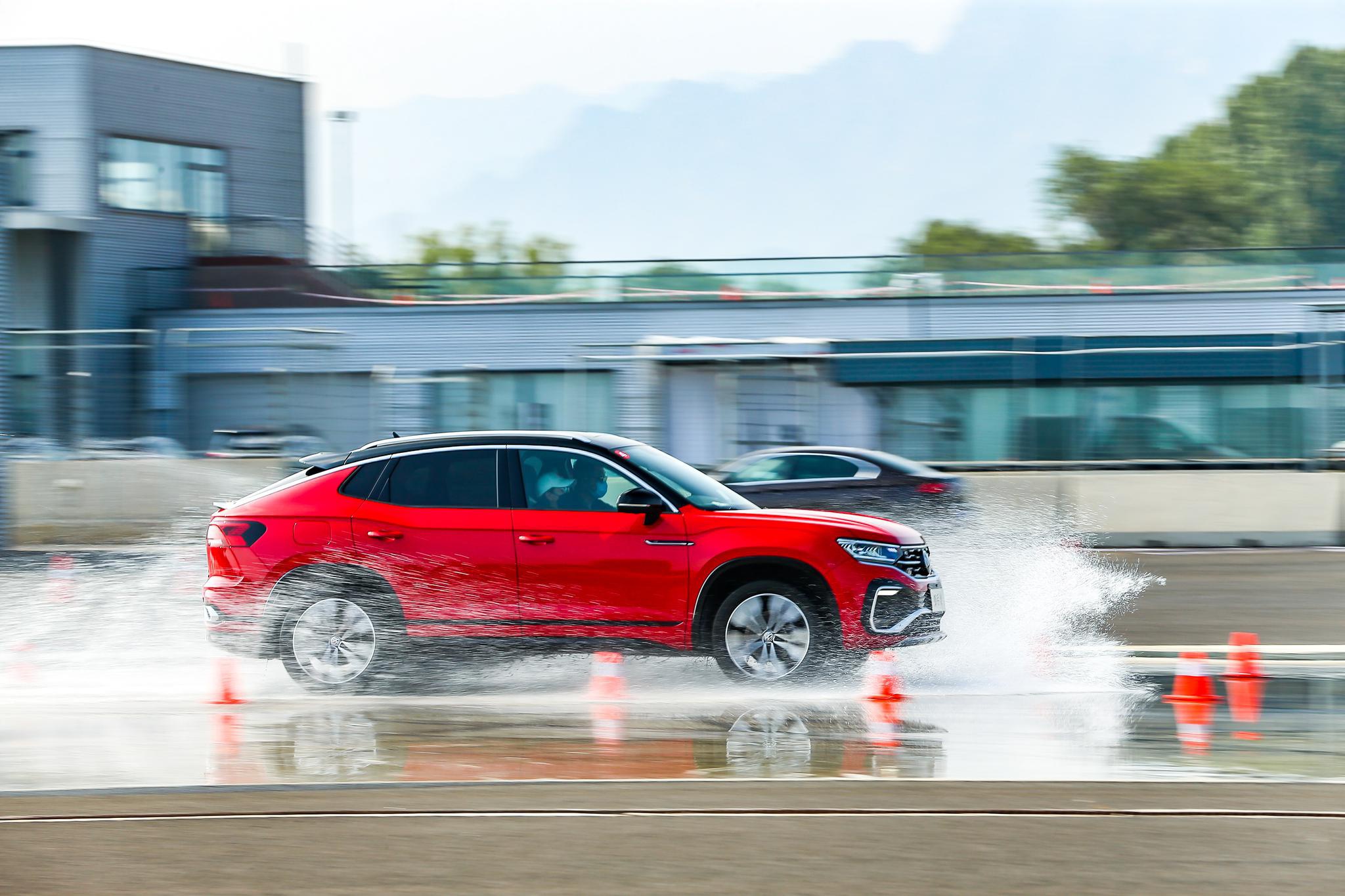 颜值拿捏到位，探岳X的性能表现又如何？|试车