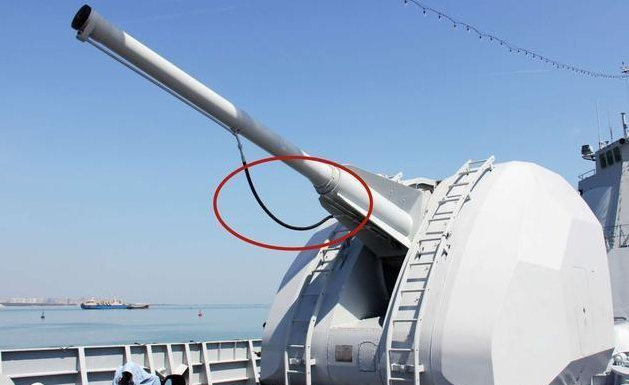 他的射速是1分钟6-8发,而我国的舰炮,比如h/pj-26型76毫米速射舰炮,一