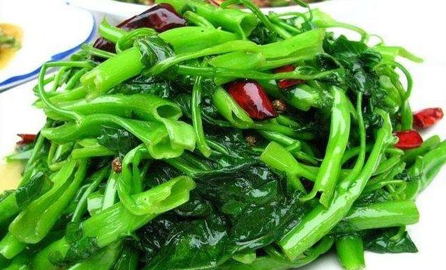 炒空心菜,不要直接下锅炒,学会大厨这一招,翠绿不发黑,还入味