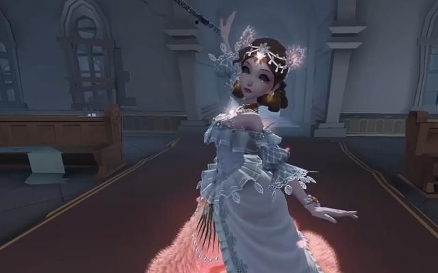 红夫人金挂"完美人偶"暗藏巨大诱惑