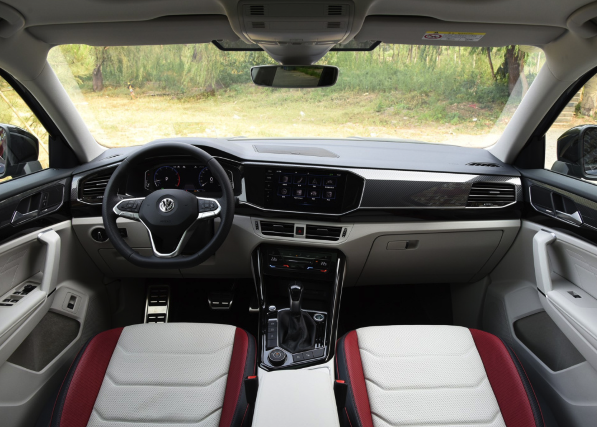 相比于外观来说,探岳x的内饰设计师就有点偷懒了.