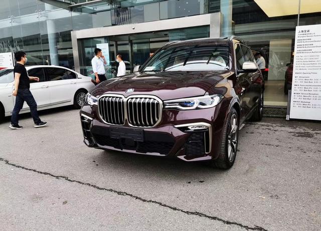 181万元买到8缸宝马x7,紫水晶m50i,车主直呼差点买了巅峰版570