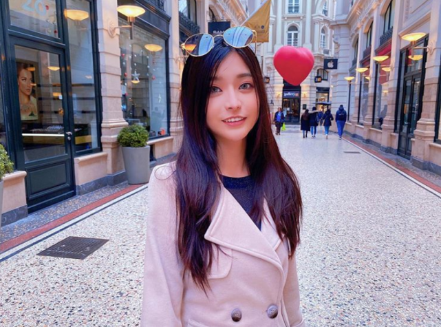 性感模特拍写真遭摄影师咸猪手当场泪崩,受访唾骂:人面兽心