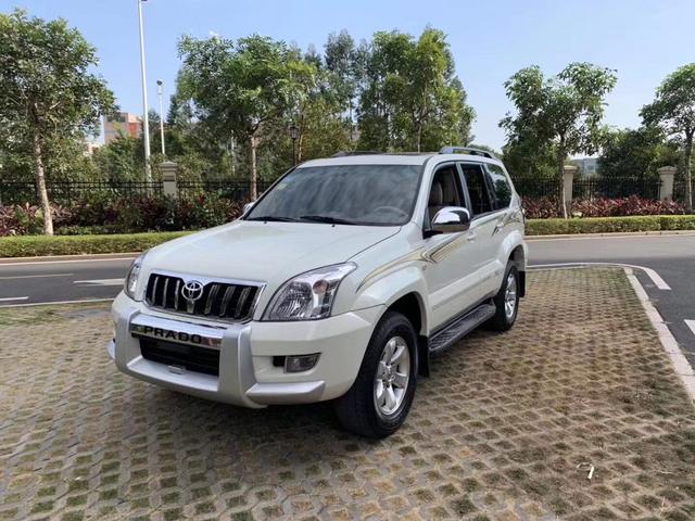 这辆丰田霸道4000售价11万,外观简洁凶猛,越野能力超强