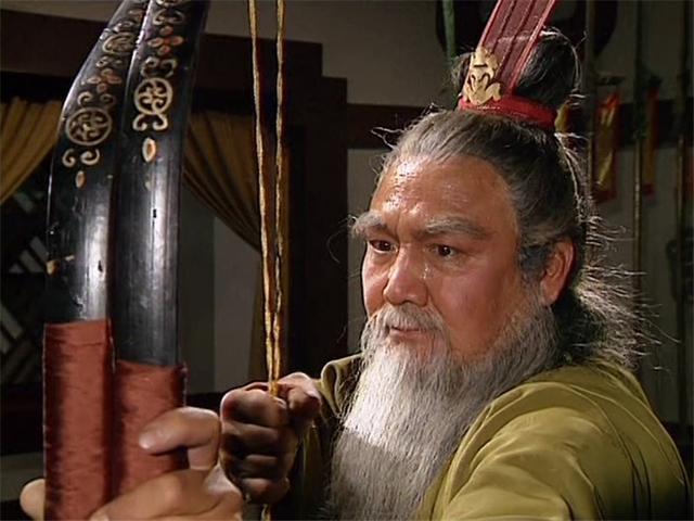 历史上的黄忠,不是被刘备"嘴遁"投降的,而是因为一把宝刀