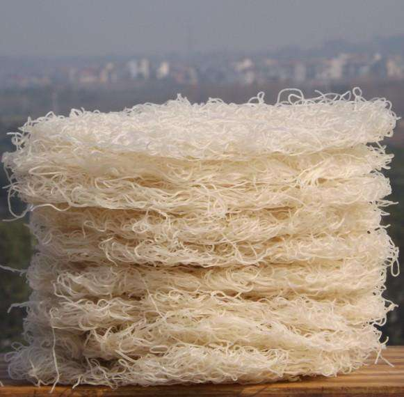 在浙江绍兴,嵊州榨面,口感爽滑,是嵊州人念念不忘的味道!