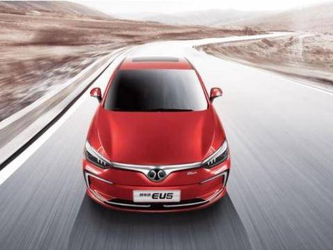 北汽新能源EU5老品牌、超长续航，纯电家轿热销推荐车型