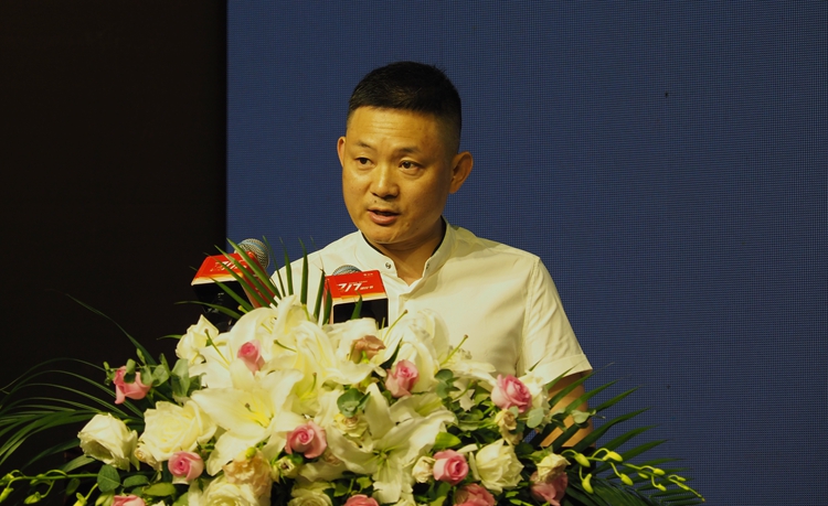 同时王耀庆还透露,雅迪717骑行节直播夜将为粉丝送上众多安全好礼