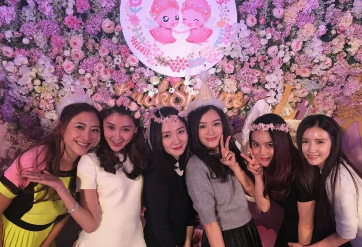 3亿的她,与闺蜜聚会被拍状态依旧