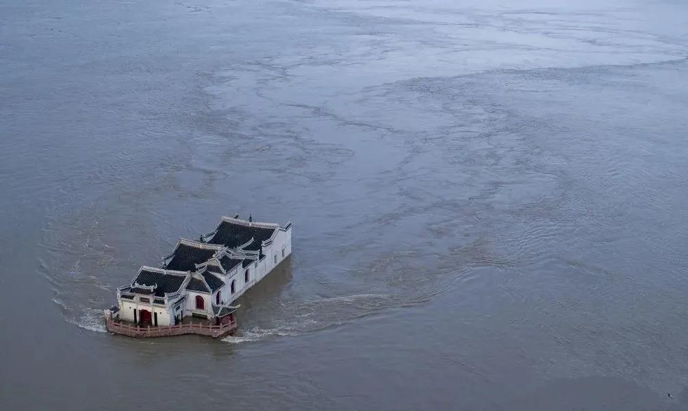 观音阁被淹后↓↓观音阁被淹前↓↓此次水灾,许许多多的房屋被淹没