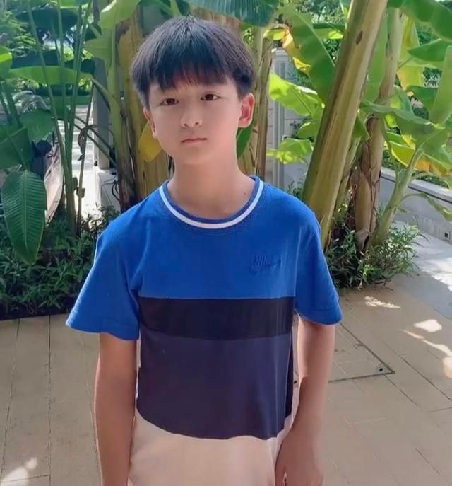 才几年颜值就被8岁弟弟超车,田亮基因太强大