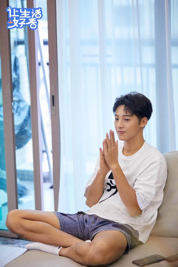 伍嘉成发诚挚长文让生活好看暖心收官