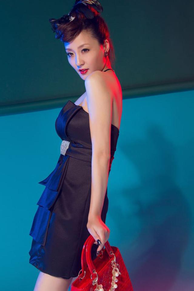 于江苏省南京市,2003年毕业于中央戏剧学院表演专科班,中国内地女演员