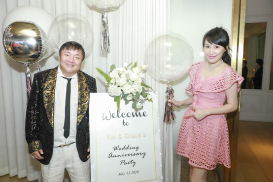 近期也是姜凯跟爱妻许涛芳结婚5周年纪念日,从爆出的照片看,宴会高朋