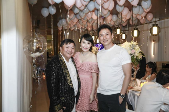 姜凯许涛芳夫妇与"世界拳王"邹市明冉莹颖夫妇