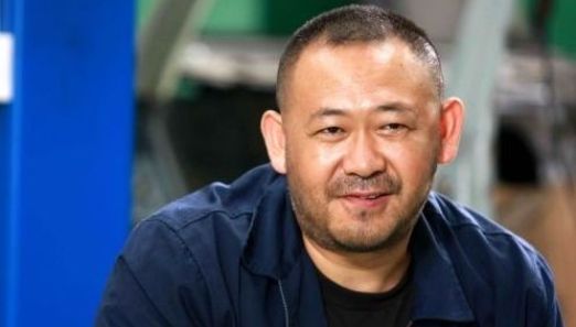 姜武竟然让黄磊给他倒水,黄磊还照做了,原因令人吃惊