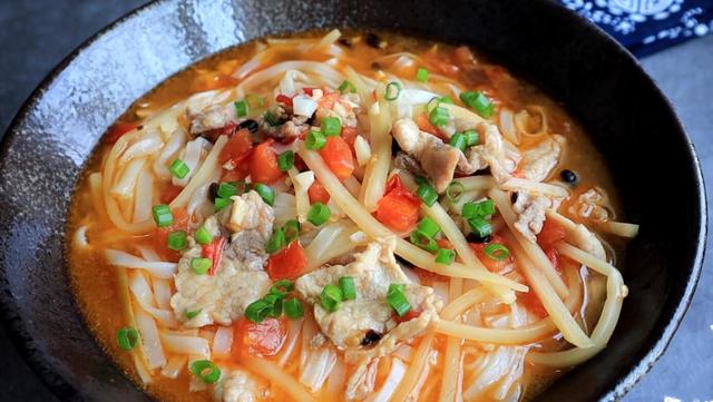 广西地道特色美食老友粉,咸香酸爽,正宗美味,真的太好吃了
