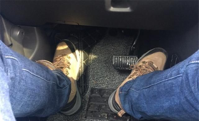 你真的踩刹车了吗?10名司机,9人踩错了脚