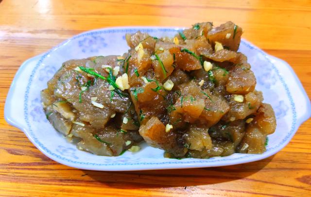 油而不腻,爽滑有嚼劲,炒山粉圆子,让人回味无穷