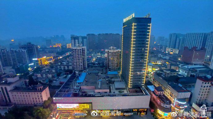 淮南商贸朝阳路夜景