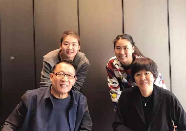 郎平女儿白浪身高1米9酒窝迷人28岁仍单身郎平对此很着急