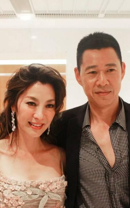 他吐槽儿子长相太丑,连儿子结婚都不去,如今儿子走红逆袭成男神