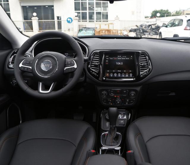 全新2020款吉普指南者上市,15.58万就有173马力,配9at 四驱系统