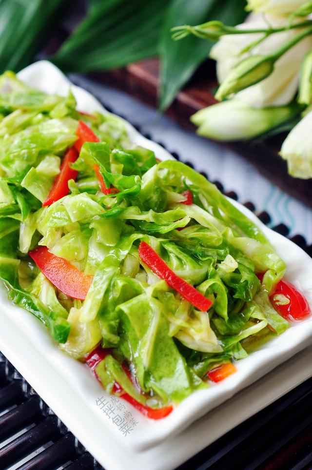 夏天这4种蔬菜,生拌都比炒的好吃,健康省事不开火|莴苣|包菜|西葫芦
