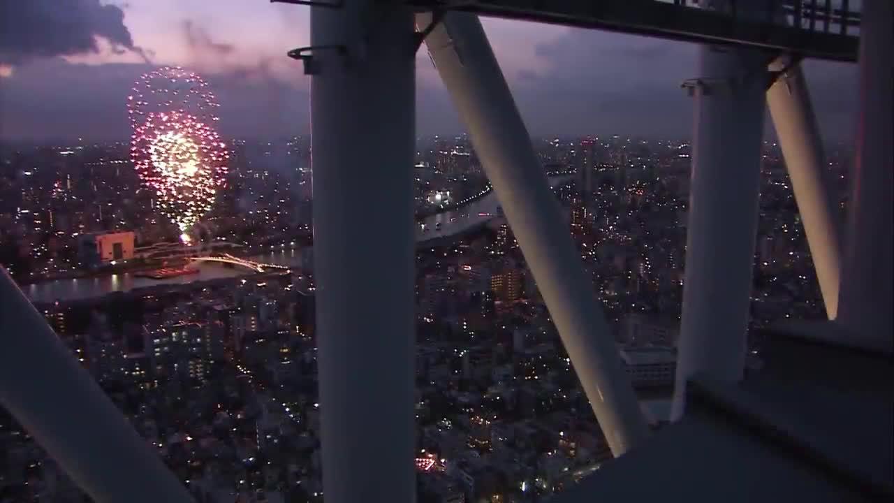 从东京晴空塔展望台看花火大会是什么样的呢