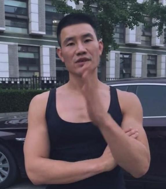 说起谢孟伟,可能不少人表示很陌生,但是提起嘎子哥,却是家喻户晓,小