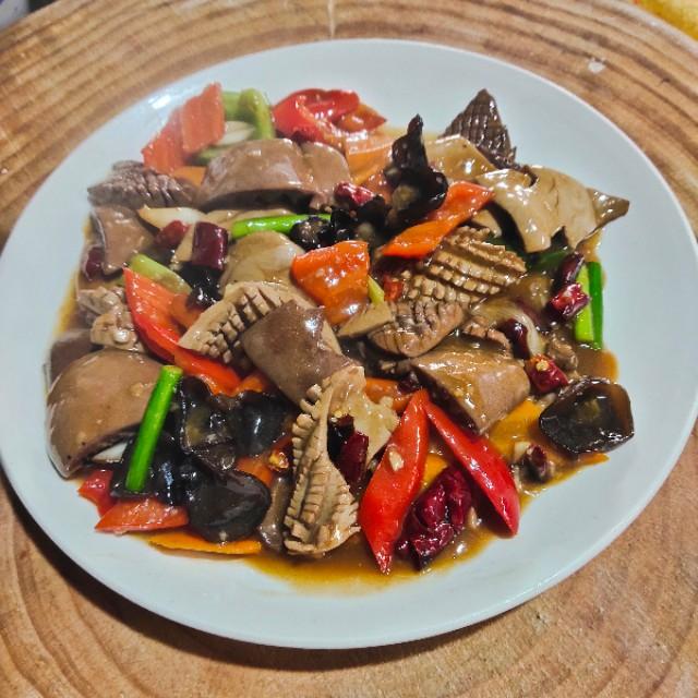 溜腰花老式的做法,不腥不膻,鲜嫩脆爽,味道非常好