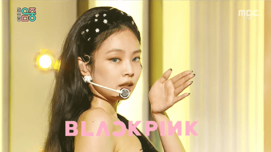 今日音乐中心blackpink拿下一位
