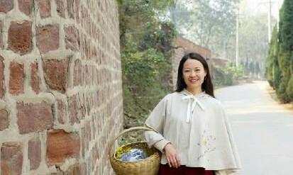 80后美女研究生放弃城市豪宅, 来到农村养鸡住窑子休闲区蓝鸢梦想 - Www.slyday.coM