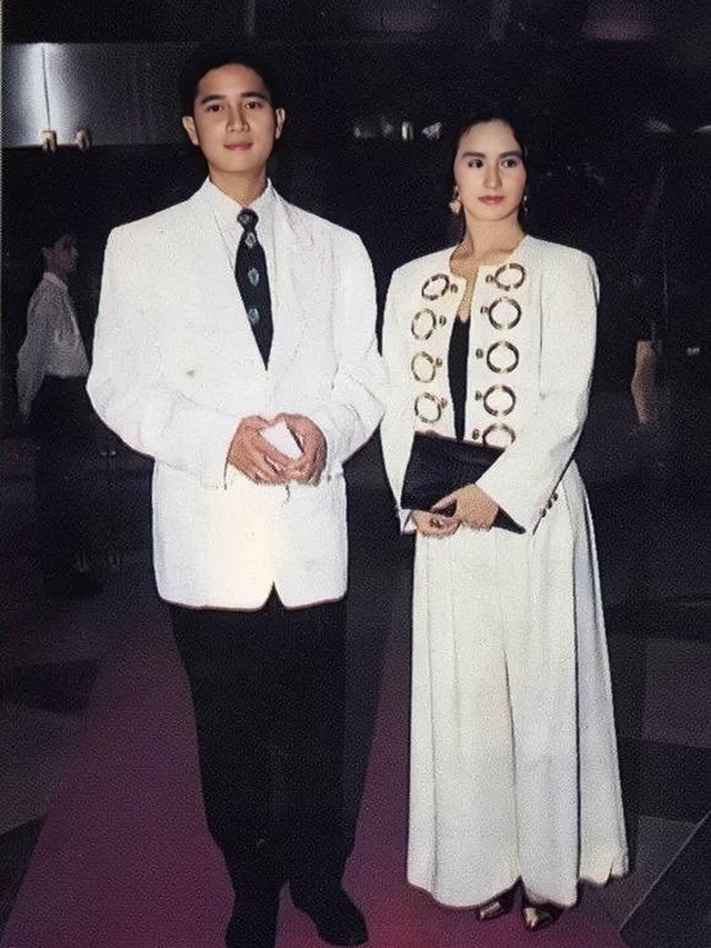 赌王谢幕,何超琼终究还是让挚爱陈百强与父亲同框了,非常有心机