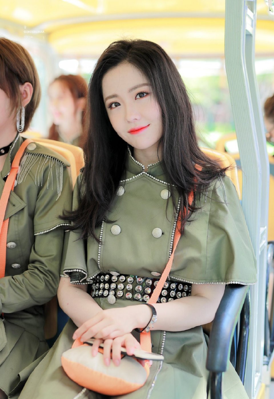 硬糖少女303首档上星综艺路透照曝光造型公开跟the9风格撞衫