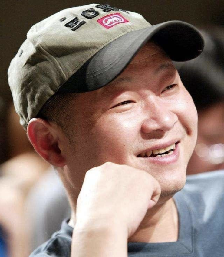 演三德子走红,当导演赔光家底,如今靠养鸡致富赚来一亿身家