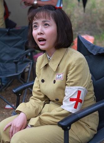 她16岁被张国立看中,却被大23岁男友分手,如今终于找到真爱!