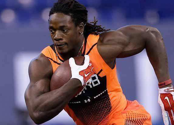 都知道nba球星肌肉强,但跟橄榄球运动员比 他们完全不够看