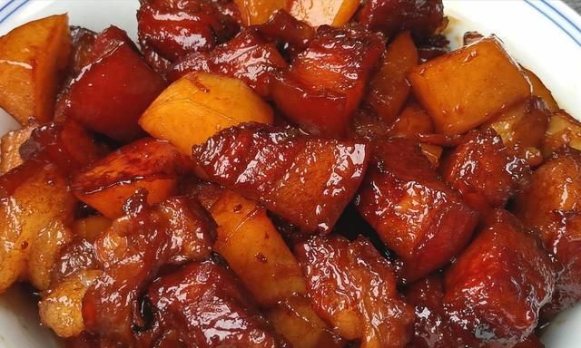 红烧肉炖土豆太美味了肥肉不腻入口软糯一次3斤不够吃