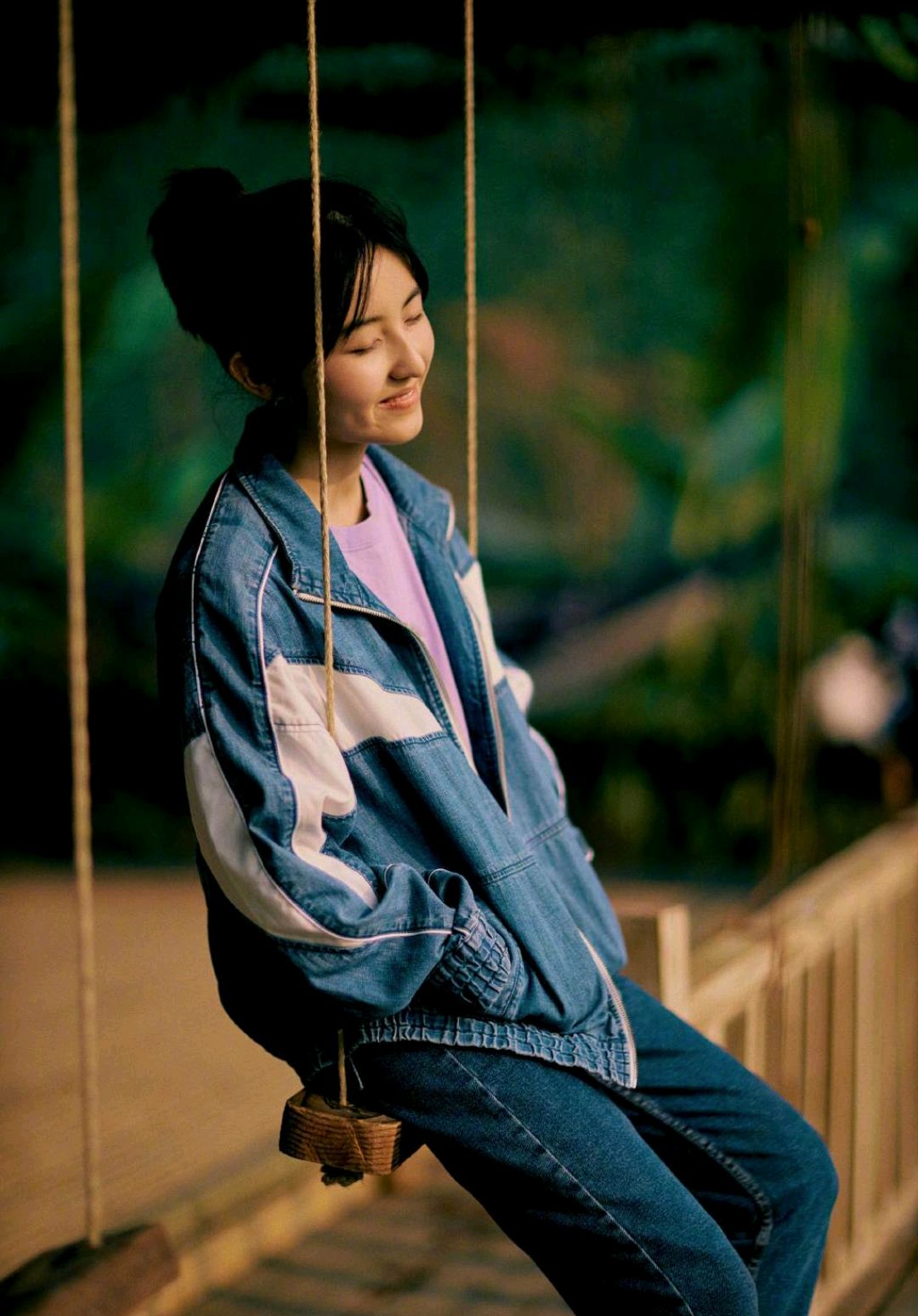 张子枫品味不一般!穿"校服"式外套青春靓丽,清澈眼神更抢镜