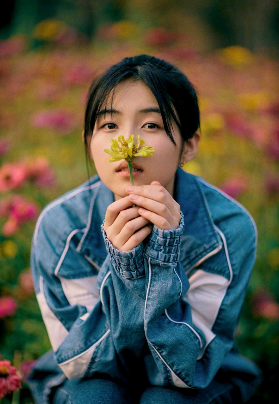 张子枫品味不一般!穿"校服"式外套青春靓丽,清澈眼神更抢镜